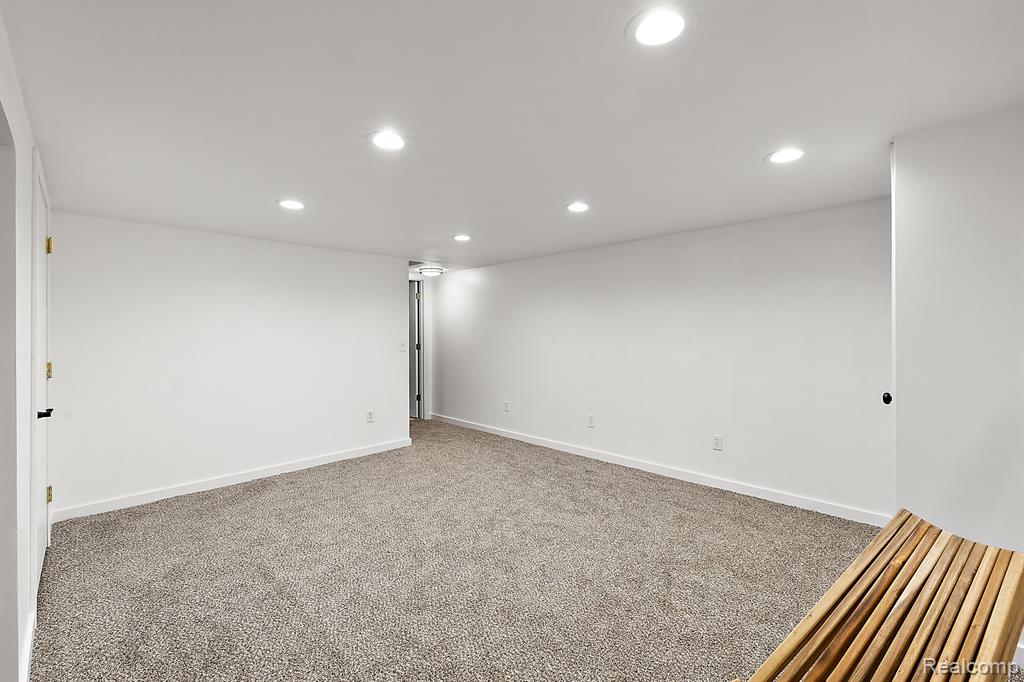 8110 W CIRCLE Drive, Clarkston, MI 48348 — Photo 31