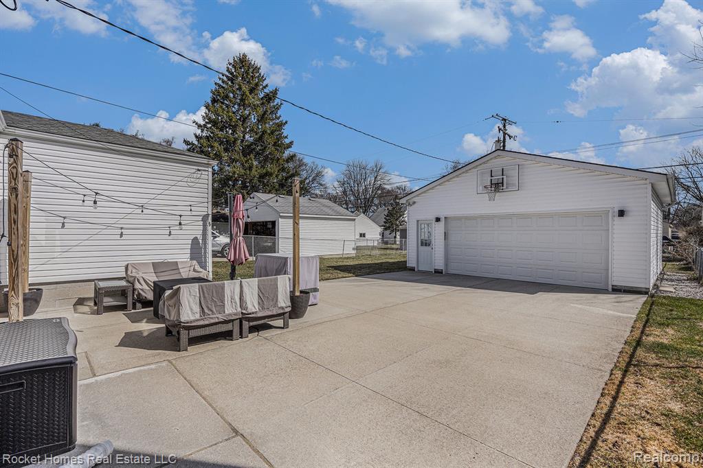 632 N VERMONT Avenue, Royal Oak, MI 48067 — Photo 25
