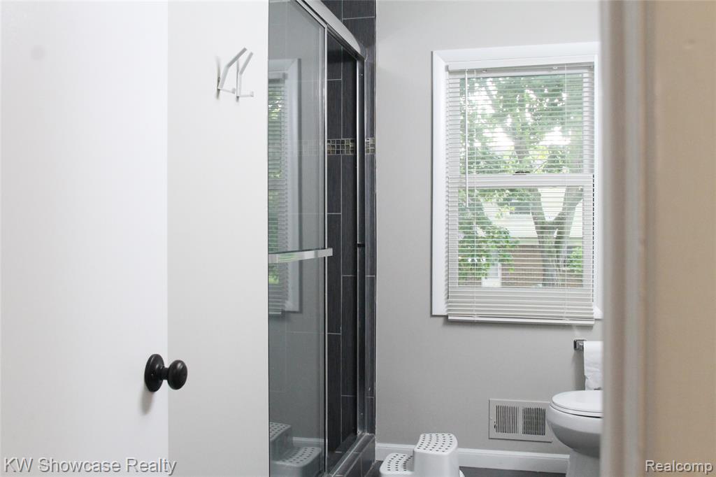 5226 Green Road, West Bloomfield, MI 48323 — Photo 24