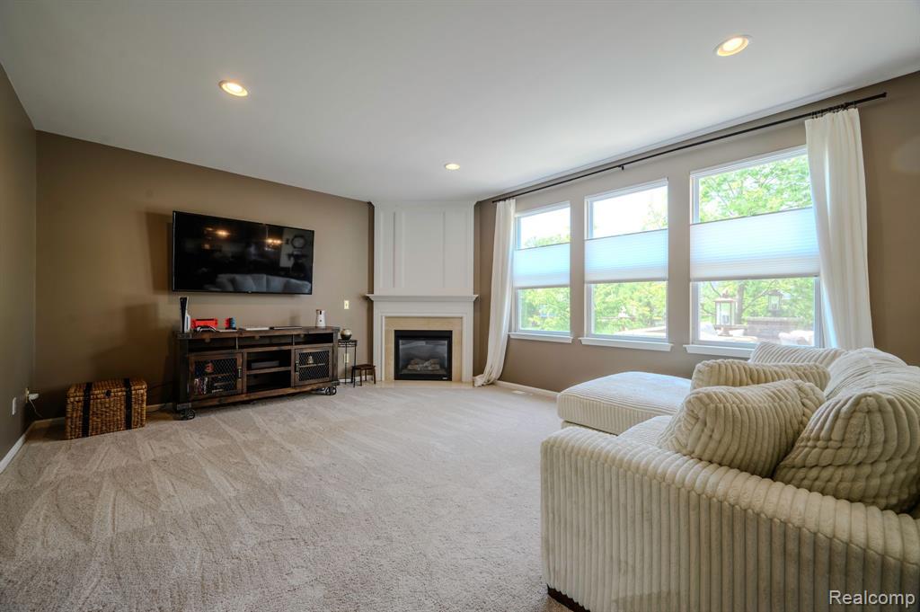 551 HUDSON Circle, South Lyon, MI 48178 — Photo 6