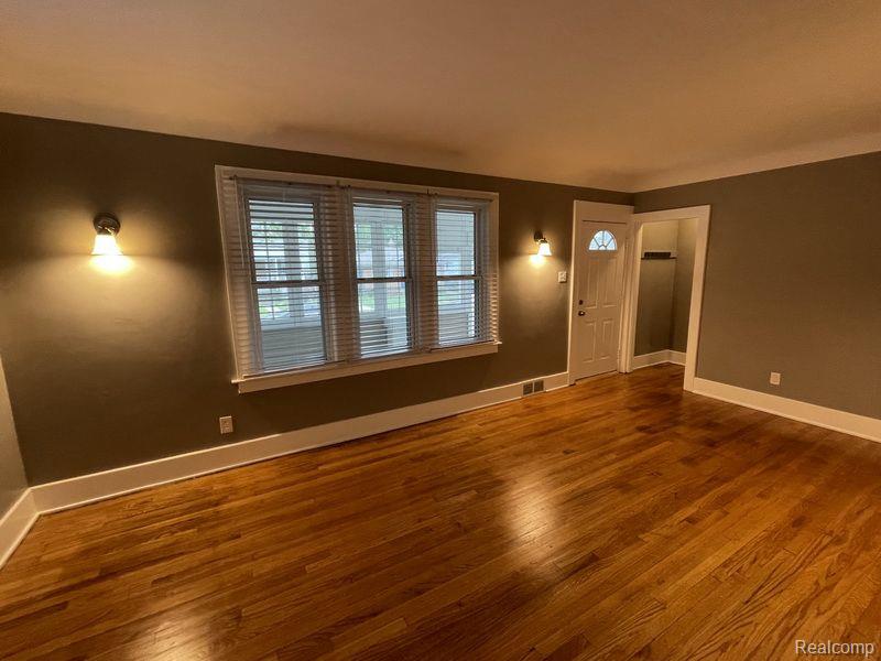 627 FREDERICK Street, Royal Oak, MI 48067 — Photo 2