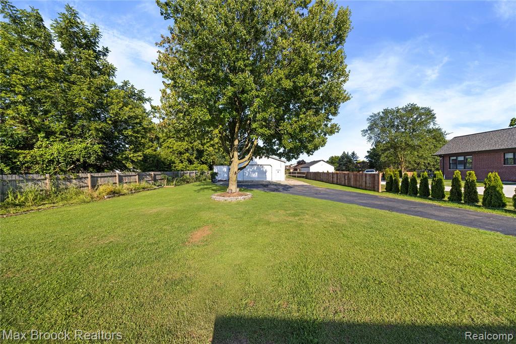 41544 Dequindre Road, Sterling Heights, MI 48314 — Photo 41