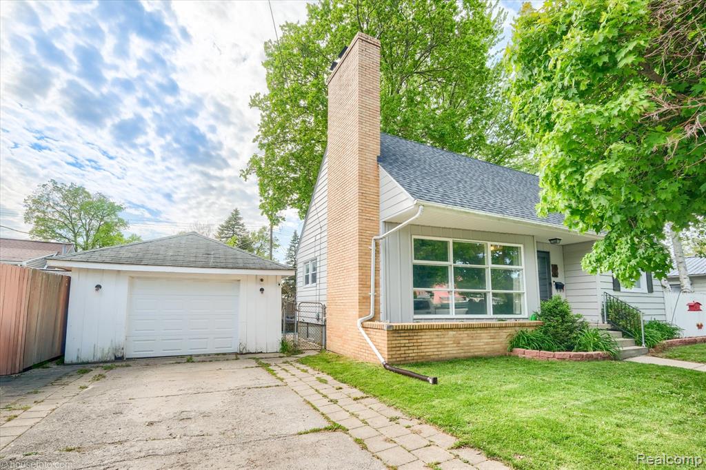 825 N Monroe Street, Lapeer, MI 48446 — Photo 2
