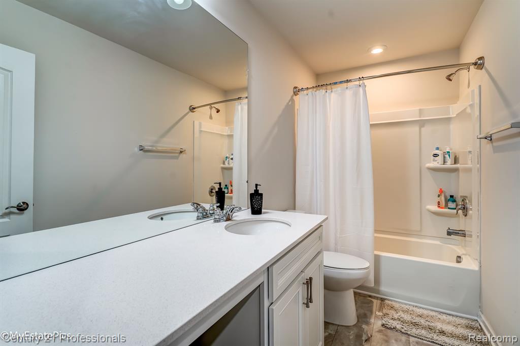 6044 FIELDSTONE Circle, South Lyon, MI 48178 — Photo 33