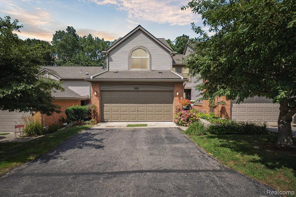 840 Woodridge Hills Drive, Brighton, MI 48116 — Photo 2