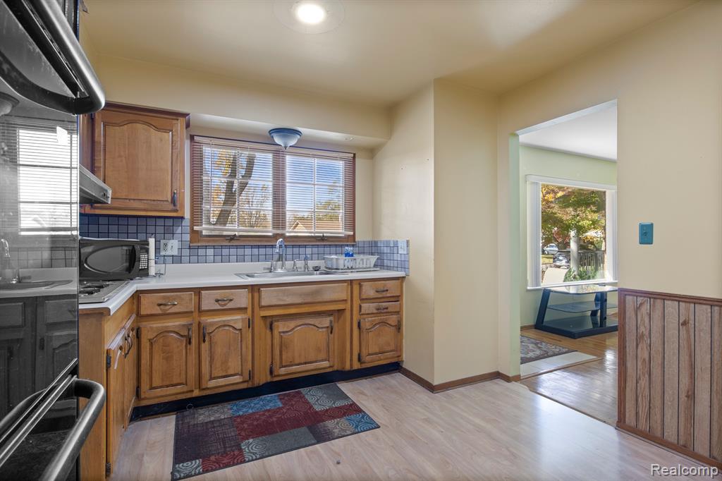 6916 KINMORE Street, Dearborn Heights, MI 48127 — Photo 10