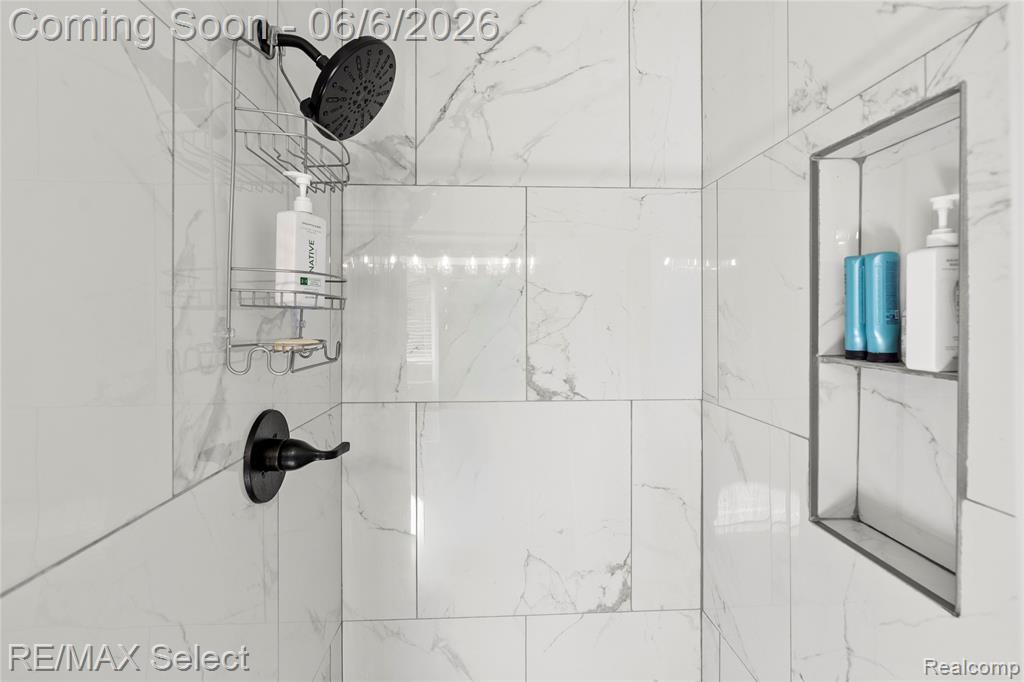 2288 Lost Creek Drive, Flushing, MI 48433 — Photo 28