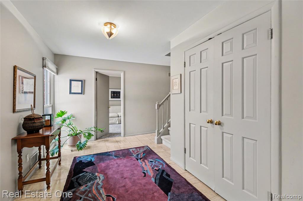 4150 Saddle Lane, West Bloomfield, MI — Photo 4
