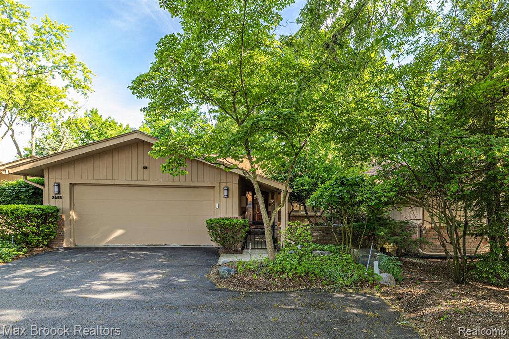 3685 Quail Hollow Drive, Bloomfield Hills, MI 48302