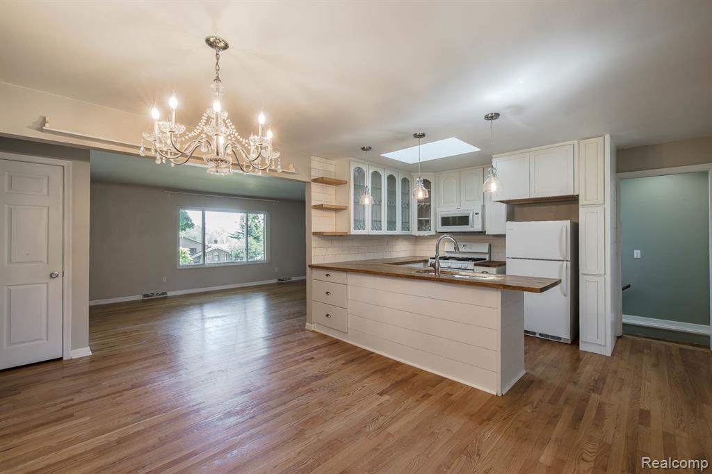 7709 Shelley Drive, Clarkston, MI 48348 — Photo 17