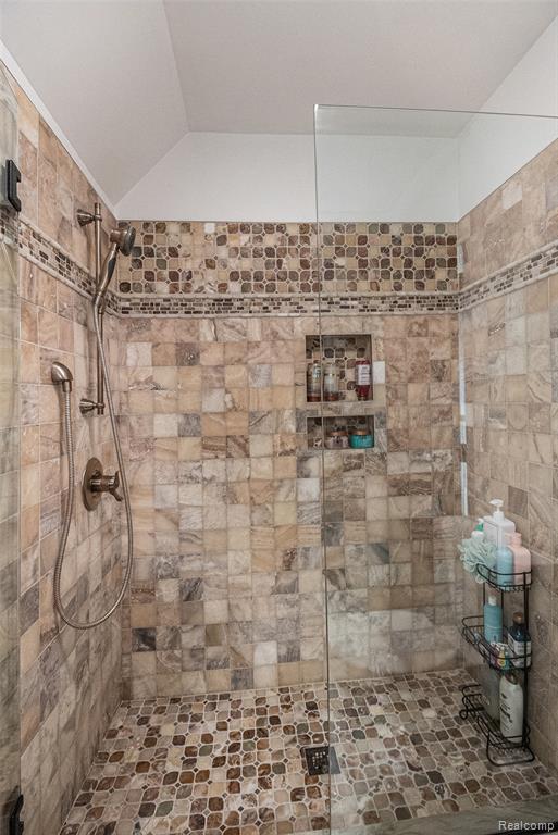 8315 Woodland Circle, Goodrich Vlg, MI — Photo 21
