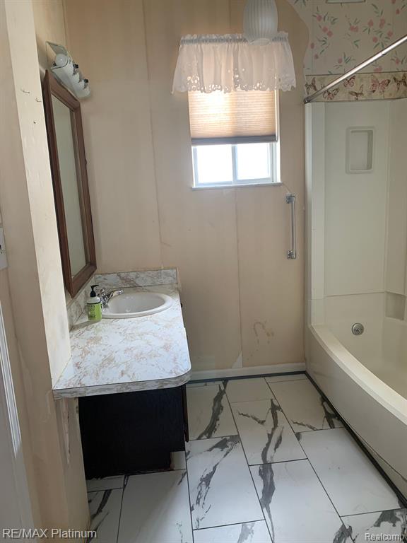 403 E CLINTON Street, Howell, MI 48843 — Photo 12