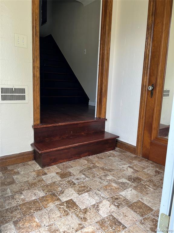 9001 Riverdale, Redford, MI 48239 — Photo 8