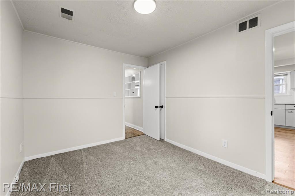 561 Andresen Court, Hazel Park, MI 48030 — Photo 15