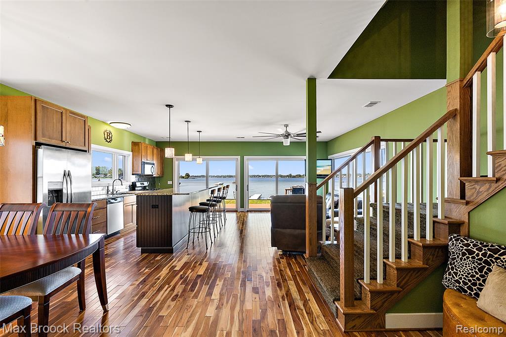 2022 Willow Beach Street, Keego Harbor, MI 48320 — Photo 2