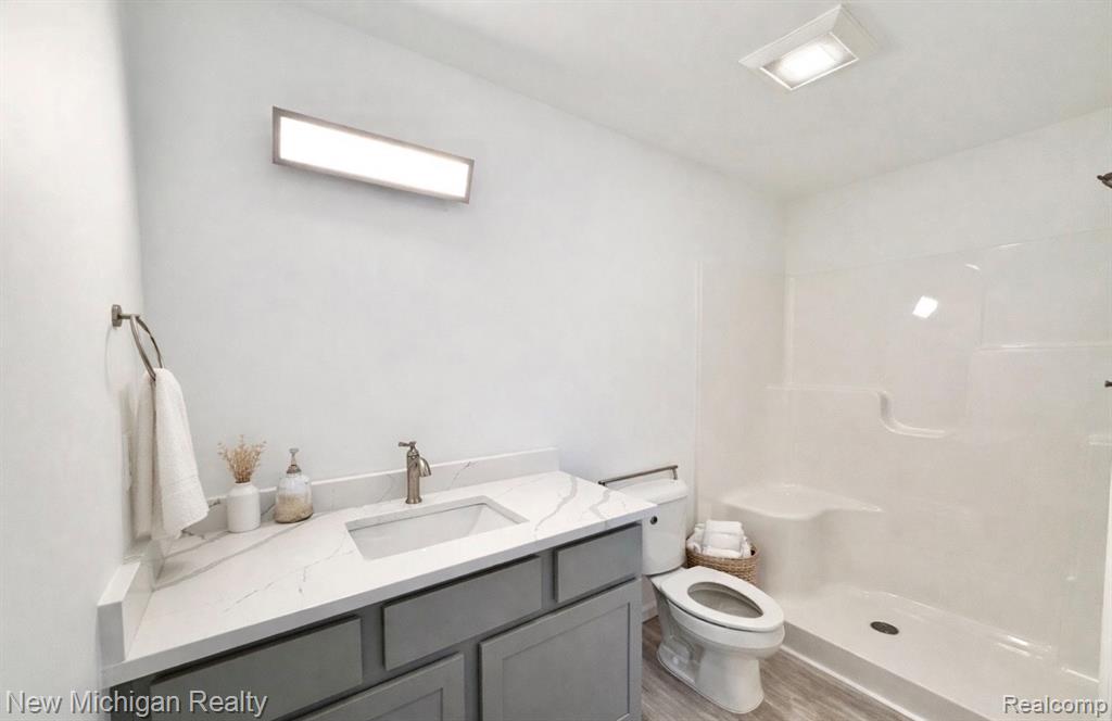 7056 Cambridge Drive, Flushing, MI 48433 — Photo 7