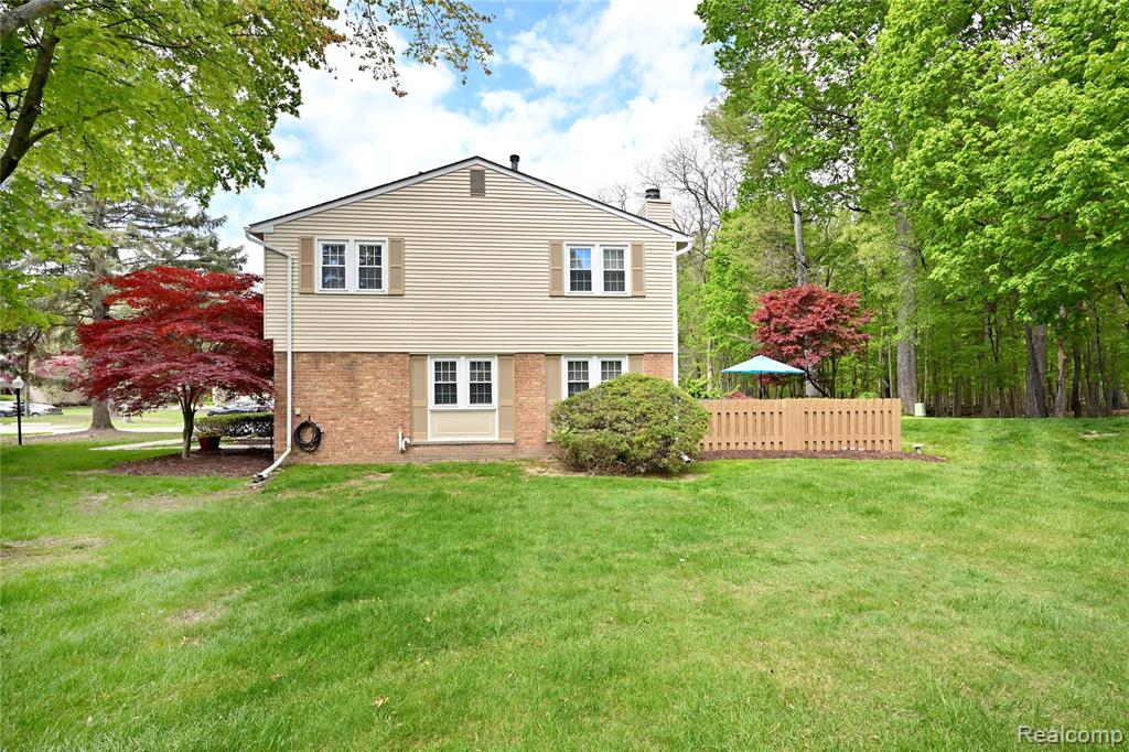 1562 Brentwood Drive, Troy, MI 48098 — Photo 2