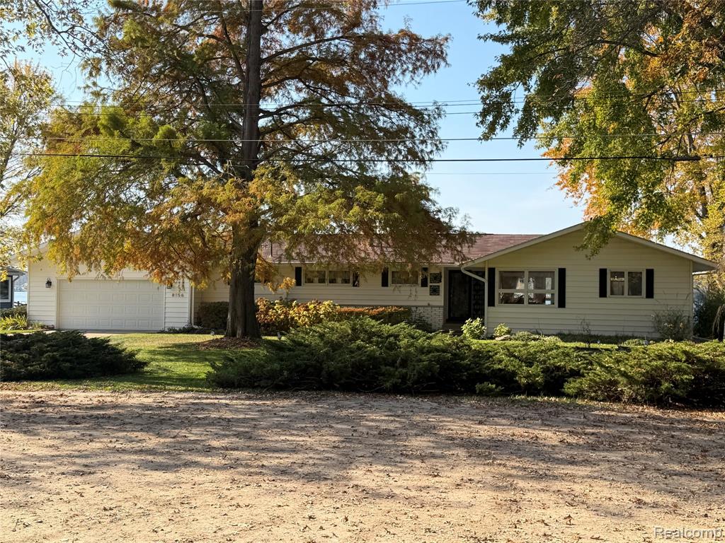 8156 Riverside Drive, Brighton, MI 48116