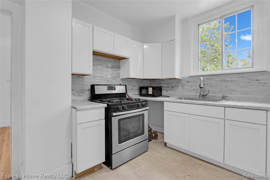 13484 Maine Street, Hamtramck, MI 48212 — Photo 12