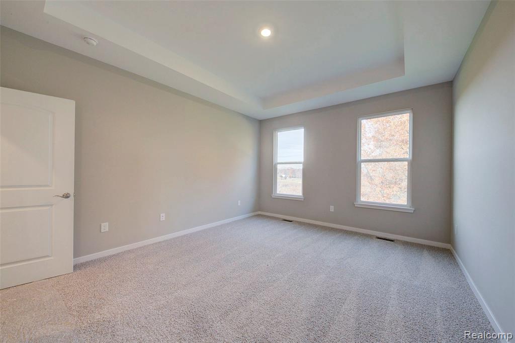 2014 SHALE, Howell, MI 48843 — Photo 18
