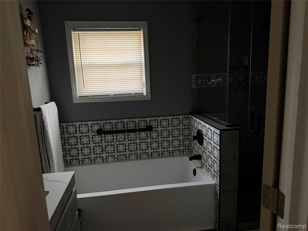 20088 Woodland Street, Harper Woods, MI 48225 — Photo 10