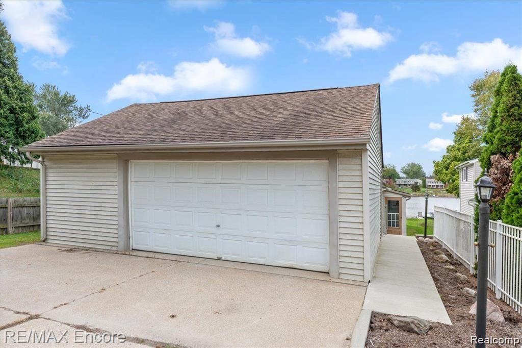 662 LAWSON Drive, Lake Orion, MI 48362 — Photo 30
