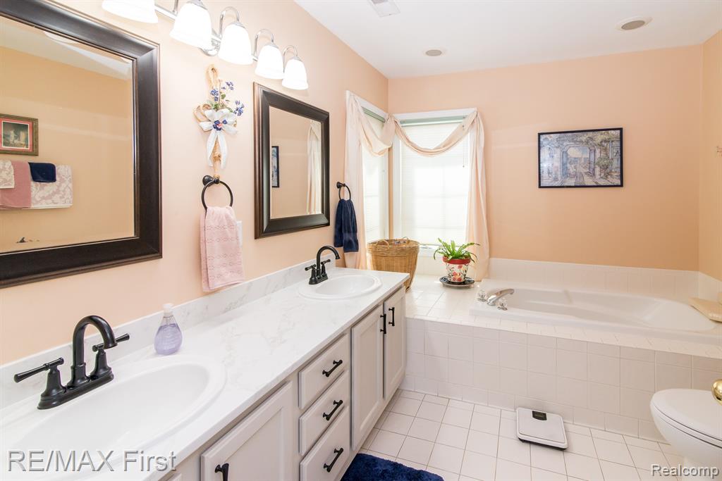 8598 GOLF LANE Drive, Commerce Twp, MI 48382 — Photo 20