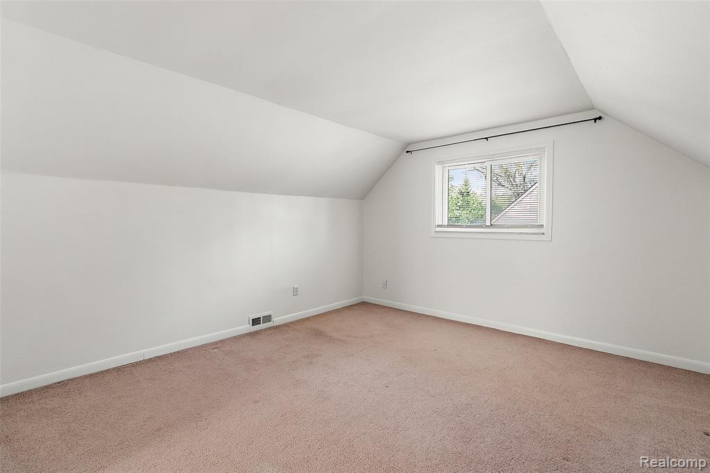 898 E Barrett Avenue, Madison Heights, MI 48071 — Photo 19