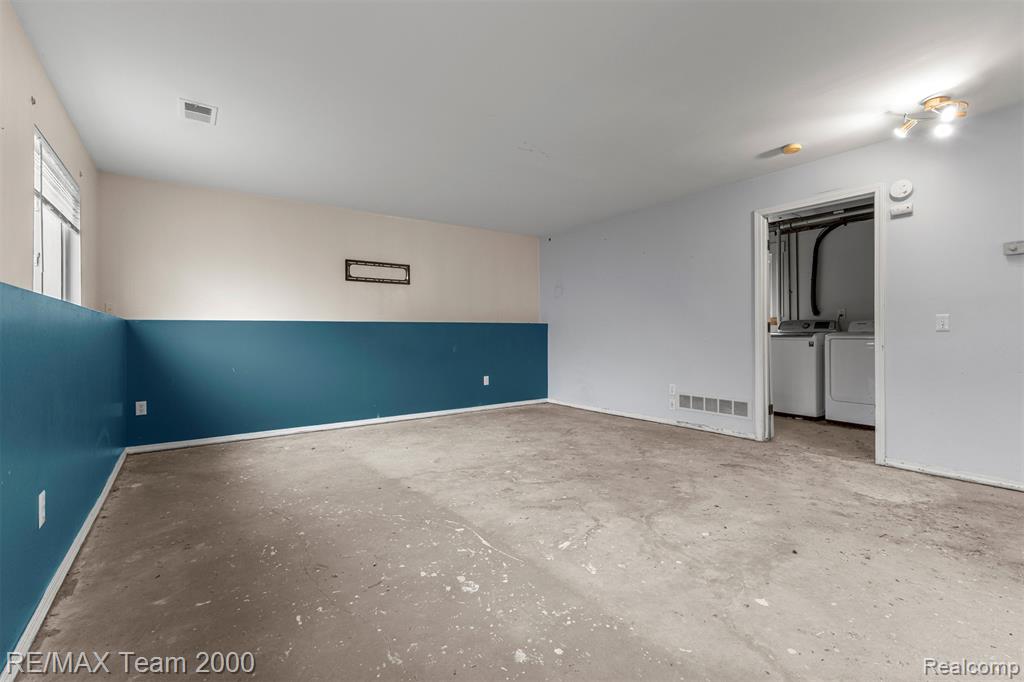 2714 Hallman Avenue, Waterford, MI 48328 — Photo 27