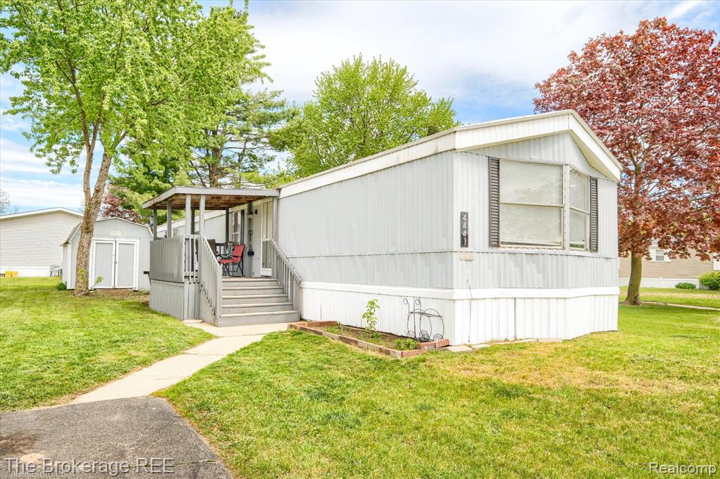 4441 Beechwood, Clarkston, MI — front exterior