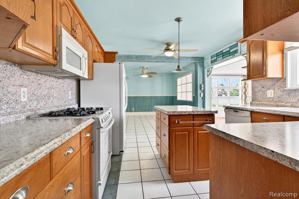 18209 Winwood Avenue, Brownstown, MI 48193 — Photo 6