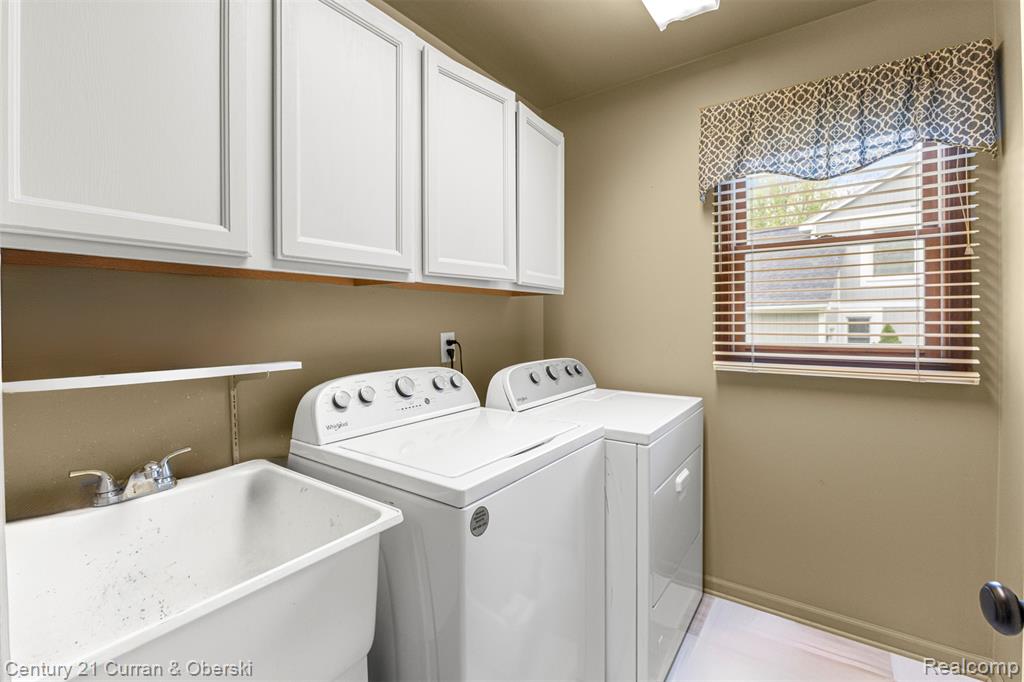 1424 Woodbridge Lane, Wixom, MI 48393 — Photo 42