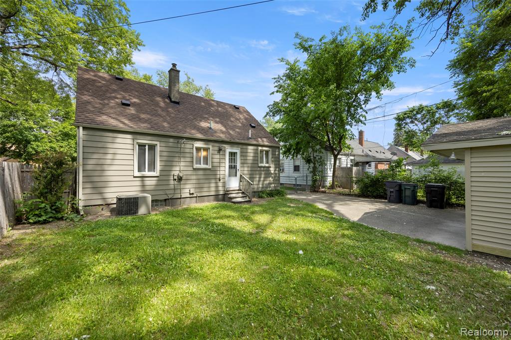 24691 Kipling Street, Oak Park, MI 48237 — Photo 23