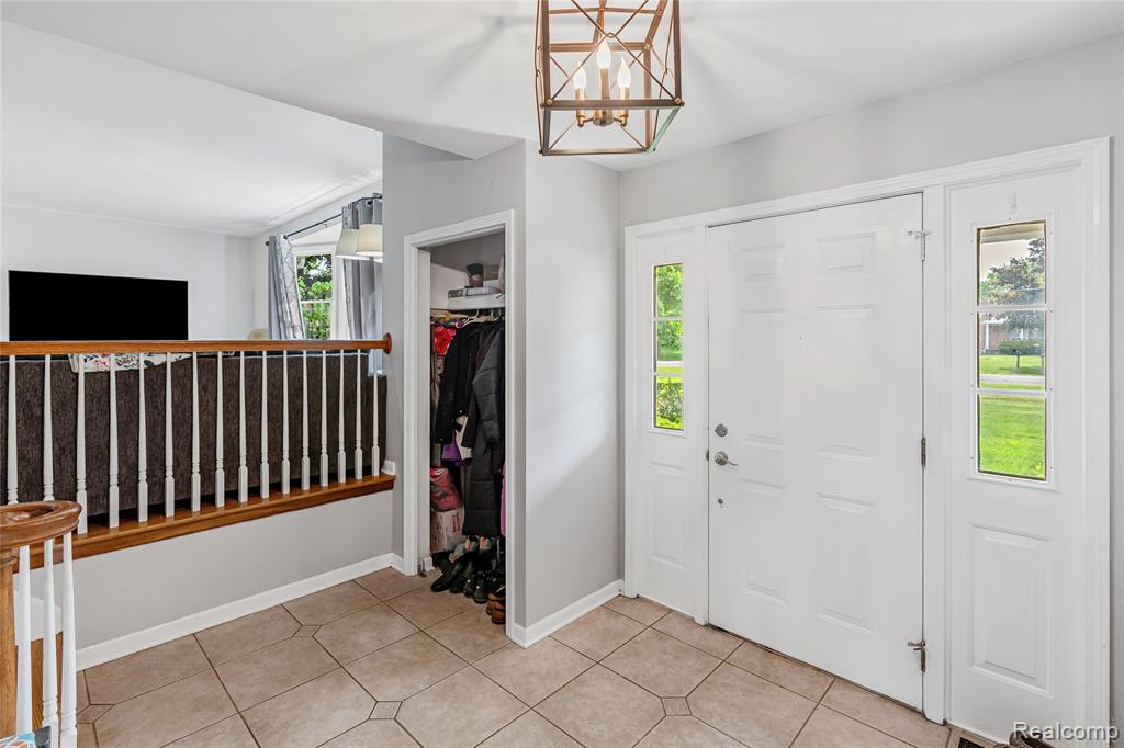 1070 Woodview Drive, Flint, MI 48507 — Photo 28