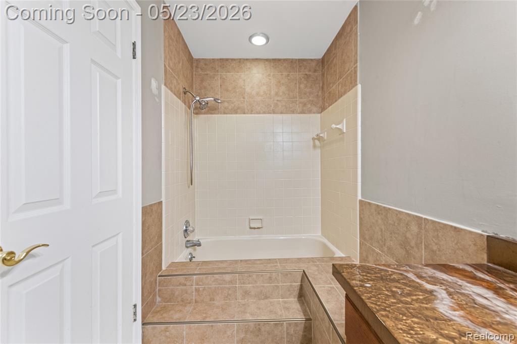 45511 Dover Drive, Macomb, MI 48044 — Photo 22