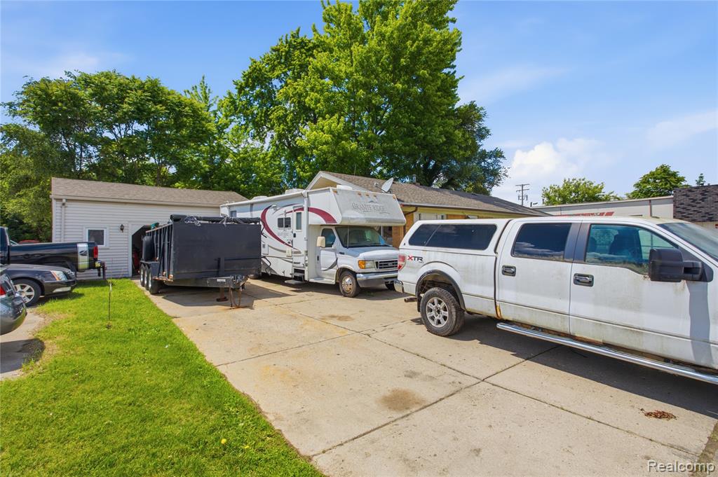 117 N Groesbeck Highway, Mount Clemens, MI 48043 — Photo 31