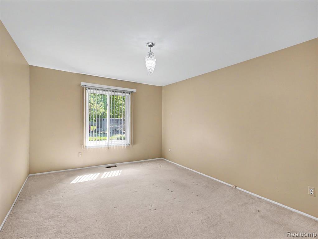 39629 Edgemont Drive, Sterling Heights, MI 48310 — Photo 22