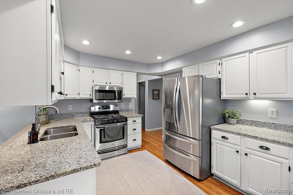 41293 IRONWOOD Drive, Clinton Twp, MI 48038 — Photo 14