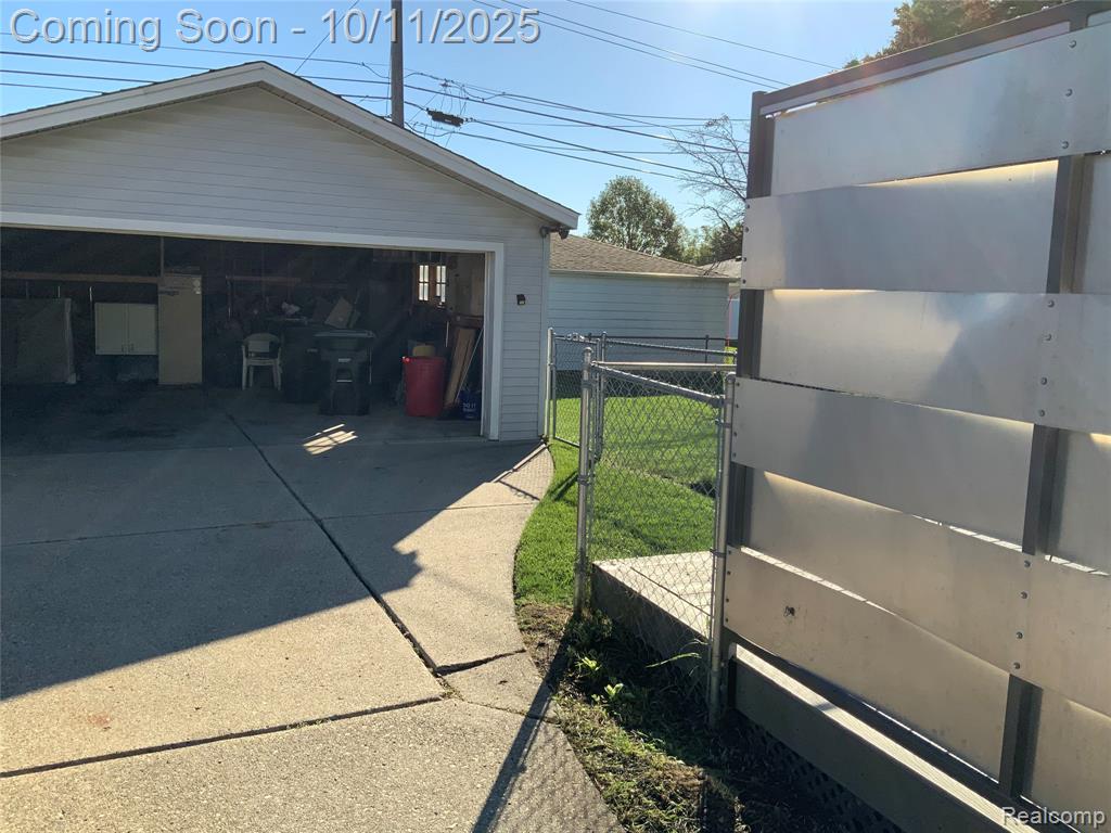 9130 E Bassett Court, Livonia, MI 48150 — Photo 35
