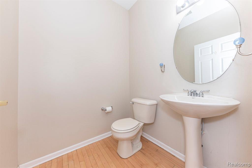 7246 Gateway Drive, West Bloomfield, MI — Photo 32
