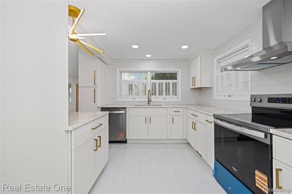 9047 Gale Road, White Lake, MI — Photo 29