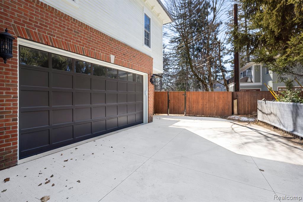 550 SHIRLEY Road, Birmingham, MI 48009 — Photo 59