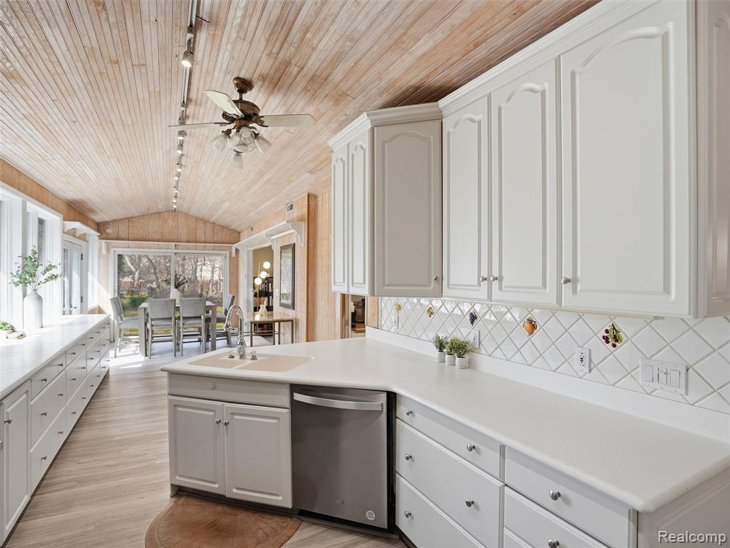 1690 Ledbury Drive, Bloomfield Hills, MI 48304 — Photo 21