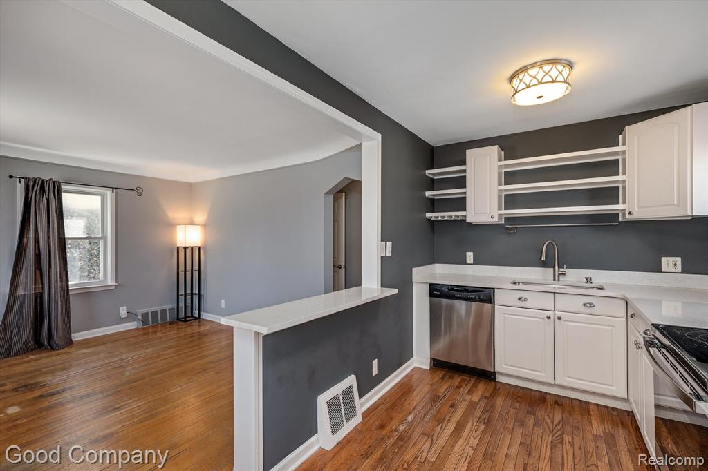396 UNIVERSITY Street, Ferndale, MI 48220 — Photo 4