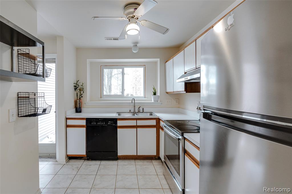 42739 Lilley Pointe Drive, Canton, MI, 48187