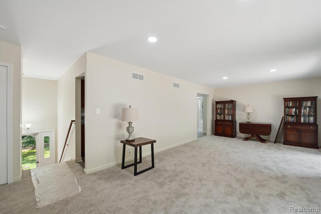 5849 Whispering Oaks Drive, Howell, MI 48855 — Photo 7