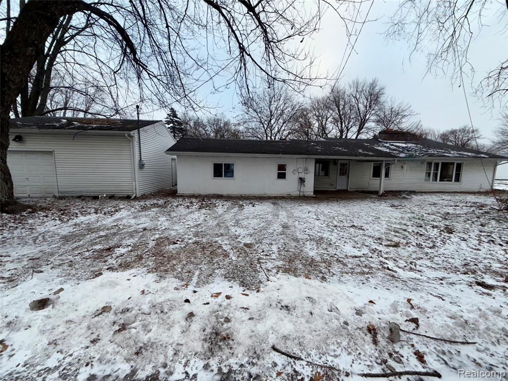 609 S Wood Street, Chesaning, MI 48616 — front exterior