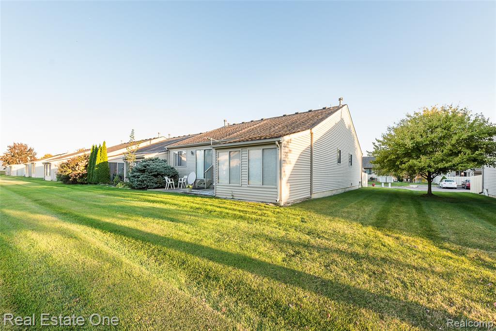 62351 ARLINGTON Circle, 1, South Lyon, MI 48178 — Photo 31