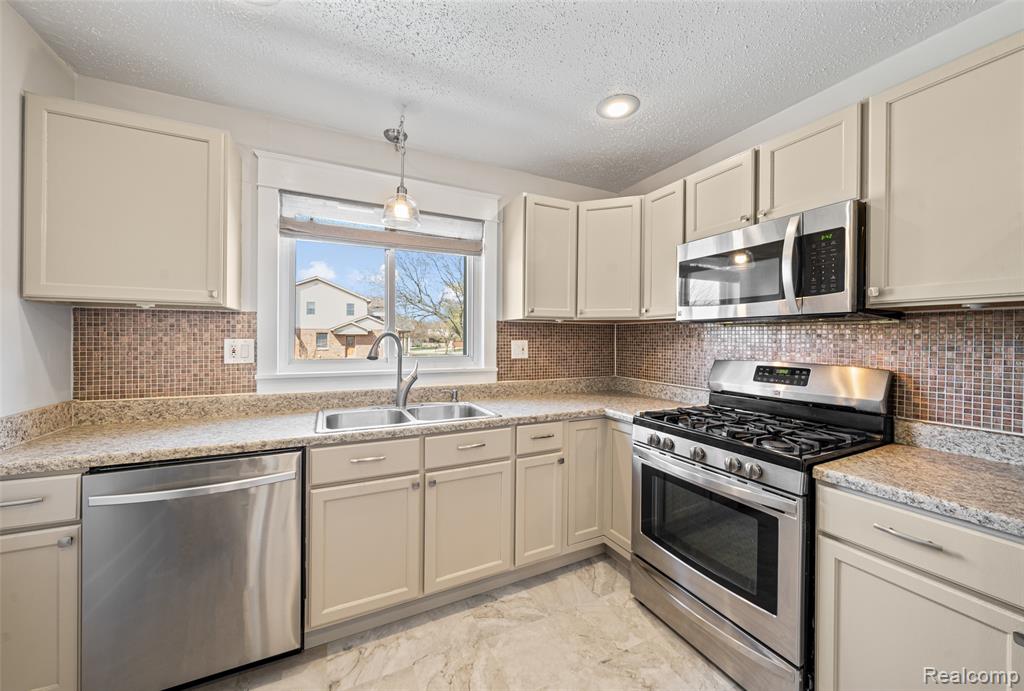 43685 Yorktown Street, Canton, MI 48188 — Photo 11
