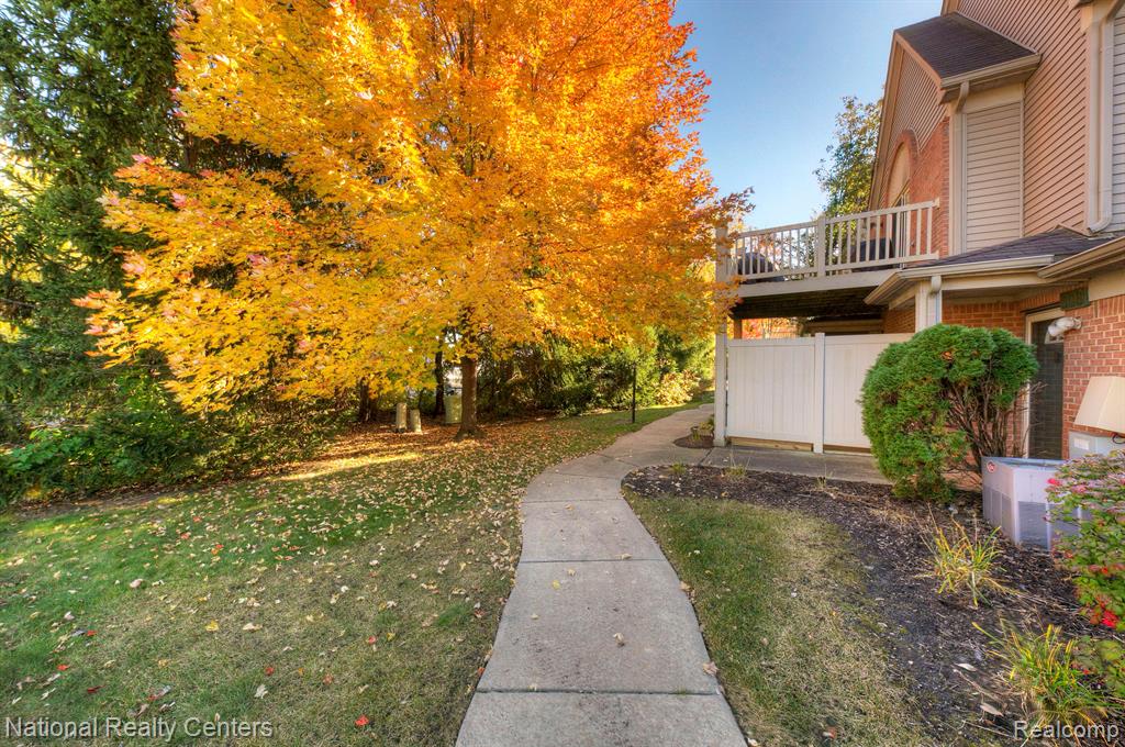 306 MARIGOLD Circle, Westland, MI — Photo 20
